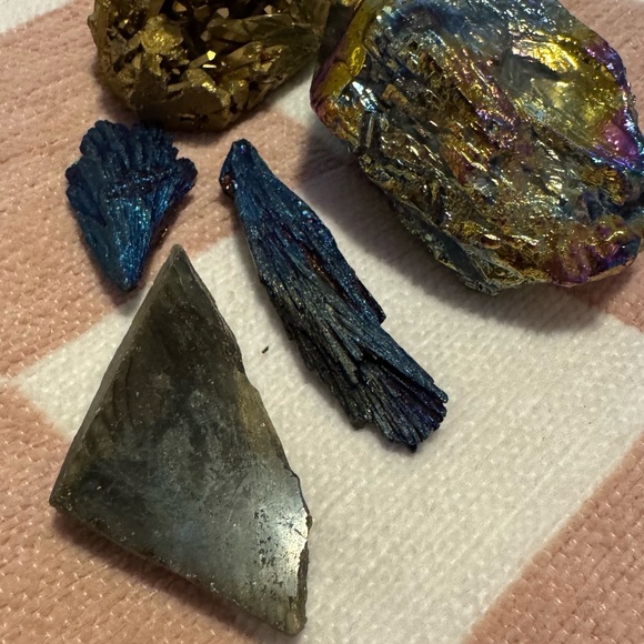 Multicolor Decorative Crystal Set - Picture 3 of 4